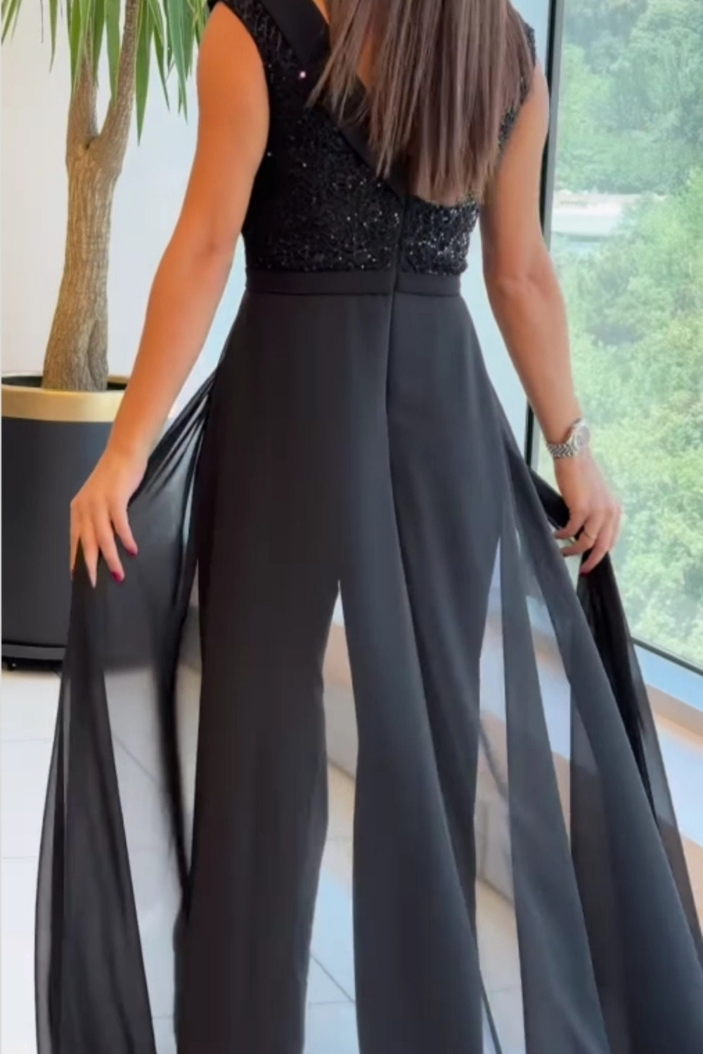LOUNA – Stilig ermeløs jumpsuit
