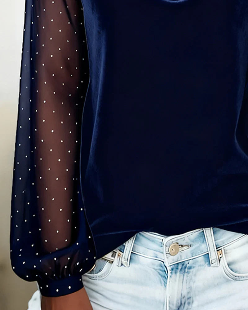 Amelia | Bluse med drapert krage og semi-transparente ermer